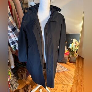Everlane ReNew black raincoat size small